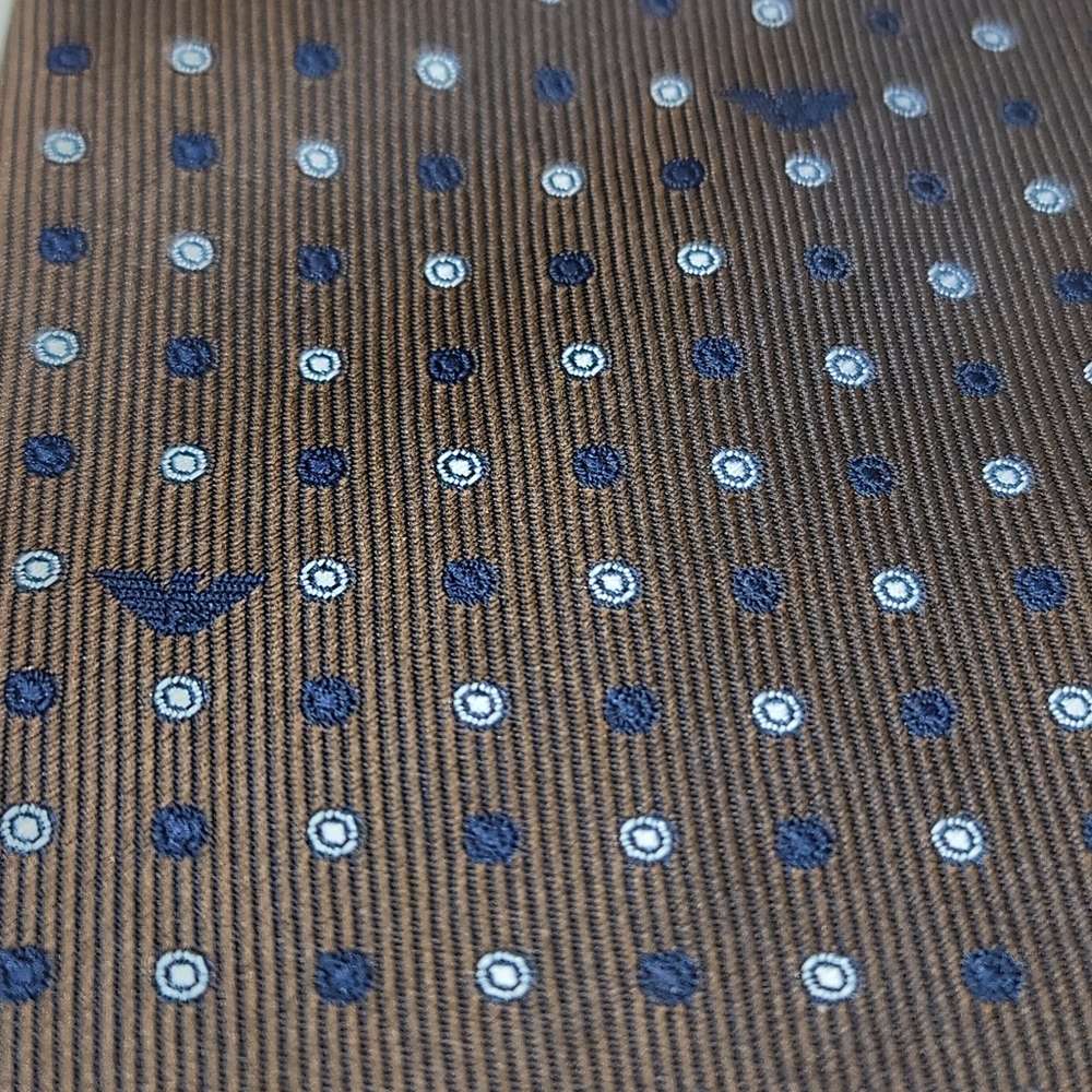 👔👔👔Armani Classic Clean-Styled Logo Men's Tie - 100% Pure Silk - Picture 3 of 6